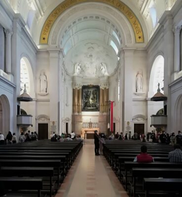 Interno della Basilica do Rosário a Fatima