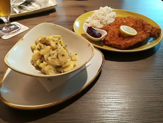 Wiener Schnitzel mit Kartoffelsalat, ATRIO Villach