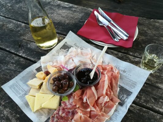 Aperitivo all'Osteria La Preda a La Subida