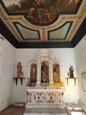 L'interno della chiesetta di San Rocco a Umago