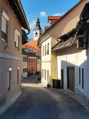 Stradina nel centro storico di Kamnik in Slovenia