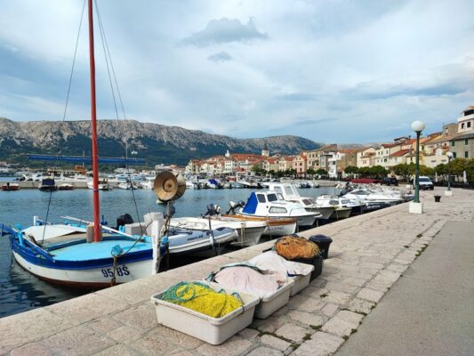 Il lungomare di Baška