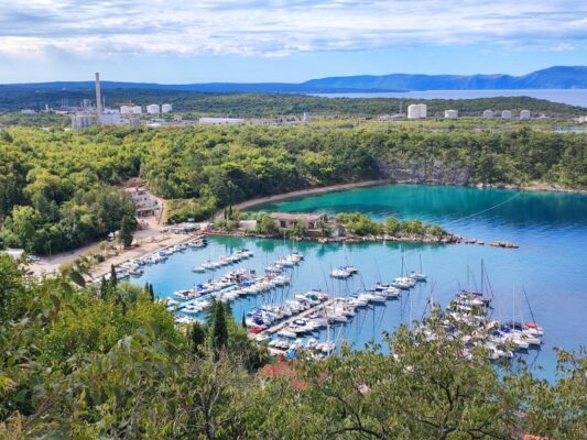 Plaža Pesja a Omišalj (Krk)