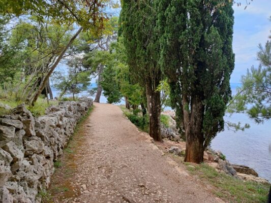 Il sentiero Rajska Cesta a Malinska (Krk)