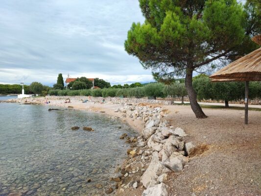 La spiaggia di Punat nell'isola di Krk